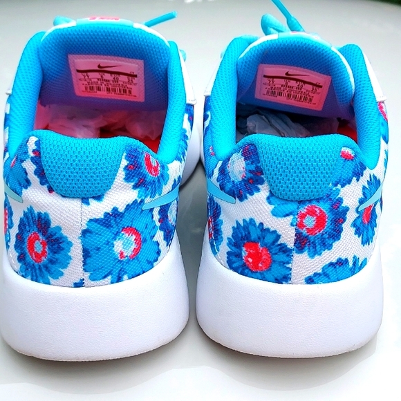 Nike Shoes - Picture 4 of 8